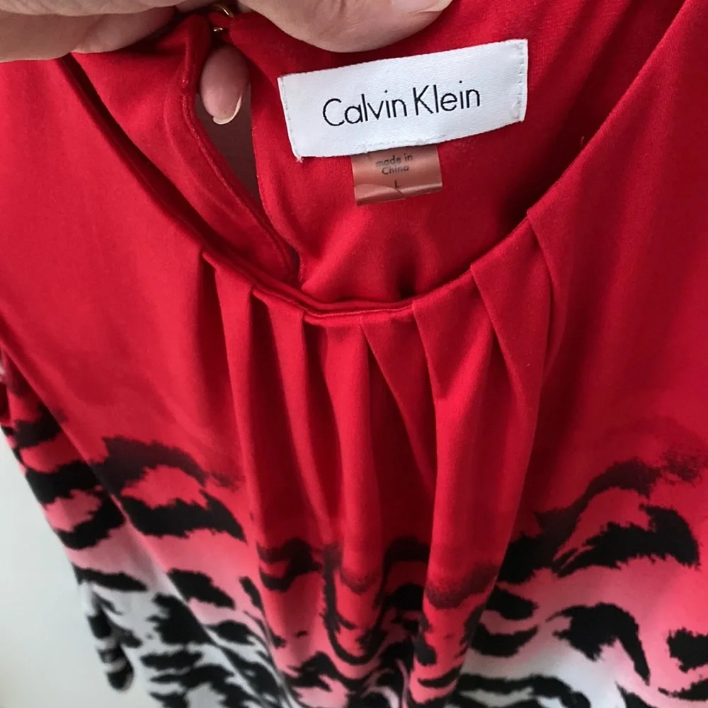 Calvin Klein Size Large Shell - Picture 2 of 4